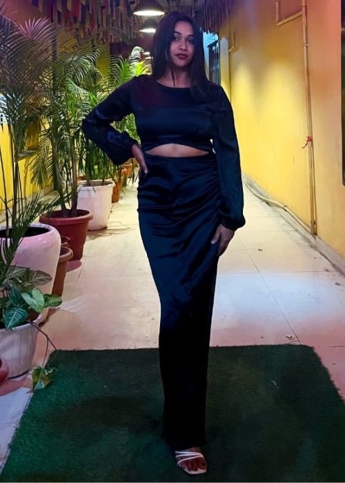 Elegant Full Sleeve Bodycon Dress - Front Slit for Chic Style - Shivani Jaswal Full Sleeve Bodycon Dress for Women with Front Slit - Elegant Evening Wear