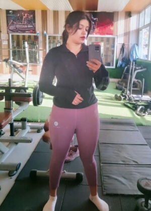 Gym Wear for Women – Trendy Tights, Workout Pants, and Sports Track Pants with Pockets