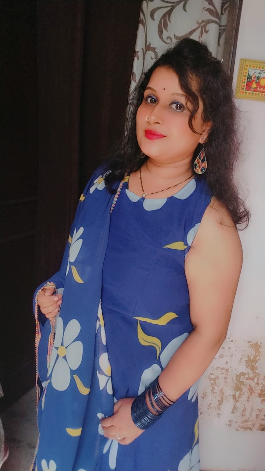 Misty Agarwal is a fashion-forward influencer, blending style with elegance to create looks that inspire. Known for her impeccable taste, Misty showcases trends with a unique twist, encouraging others to express their individuality through fashion. With a flair for blending comfort and chic, she empowers her followers to embrace their personal style confidently and effortlessly. 💃✨