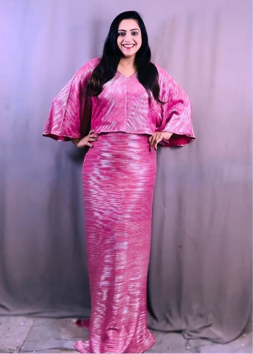 Kirti Girdhar, a fashion and makeup influencer known for her collaborations with leading brands like Ponds, Lakmé, and Myntra.