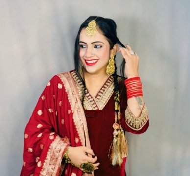 Kirti Girdhar, a fashion and makeup influencer known for her collaborations with leading brands like Ponds, Lakmé, and Myntra.