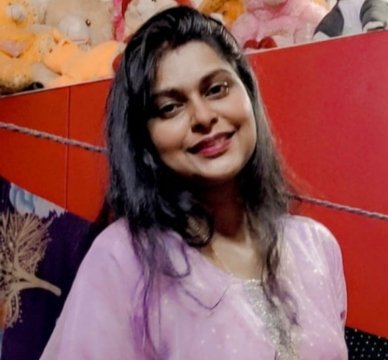 Jyoti Kanu, a talented homemaker and aspiring influencer, blending fashion and ambition with grace.