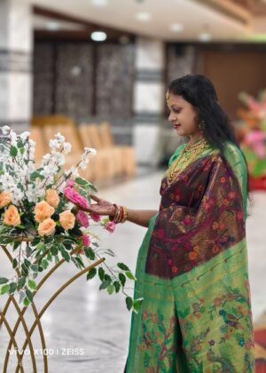Gold Metal Flower Stand for Wedding & Event Decoration, Elegant Walkway & Table Centerpiece.
