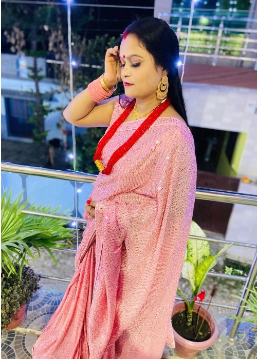 Poonam Kashyap – A dedicated homemaker nurturing a happy and harmonious family life.