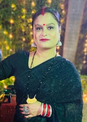 Premium Velvet Kumkum Bindi Box - 15 Flaps, Red Pottu