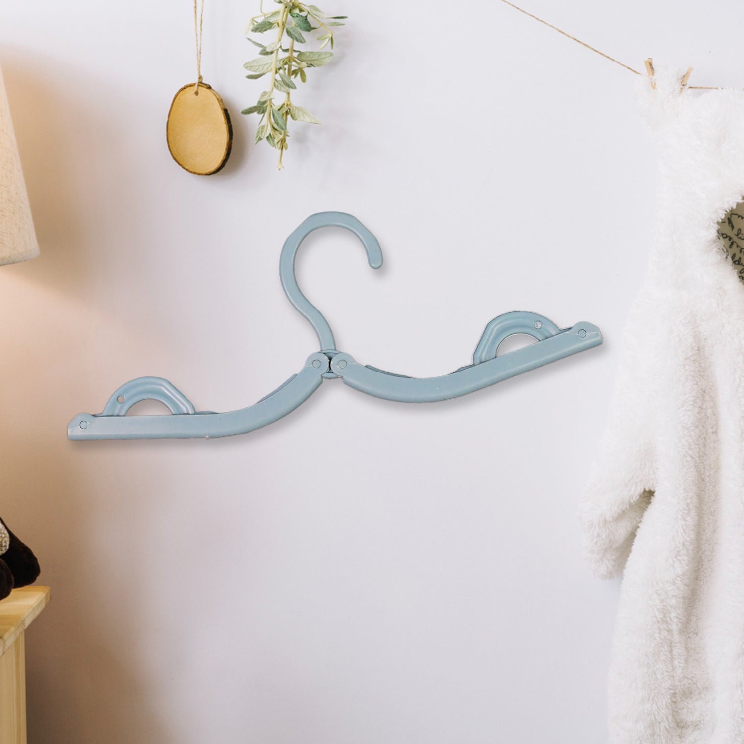 Travel Hangers, Portable Folding Clothes Hangers (1 Pc / Big) - Shivani Jaswal Travel Hangers, Portable Folding Clothes Hangers (1 Pc / Big)