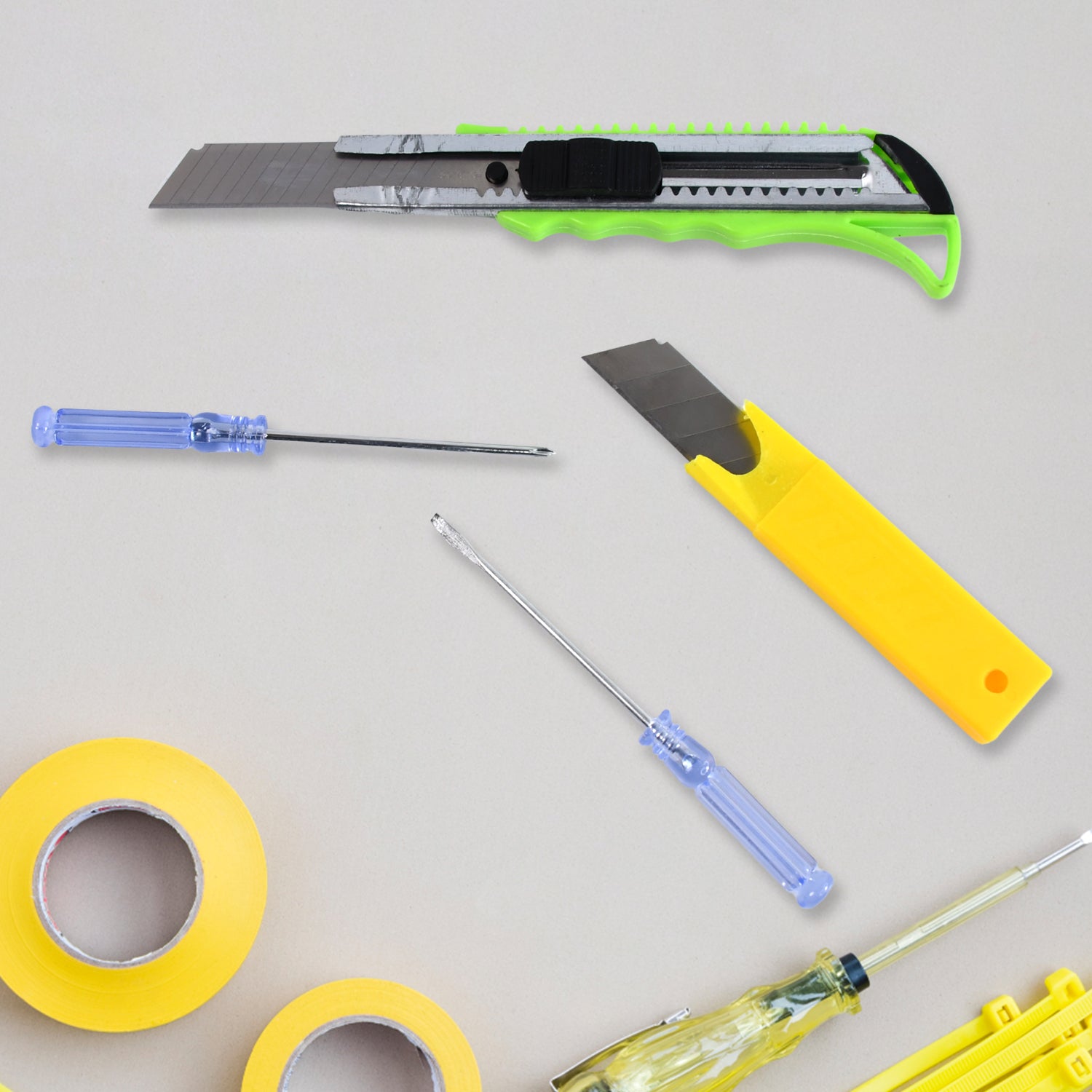 Heavy Duty Working Cutter Knife with replacement blade, 2 Screwdriver Hand Tool (4 Pc Set) - Shivani Jaswal Heavy Duty Working Cutter Knife with replacement blade, 2 Screwdriver Hand Tool (4 Pc Set)