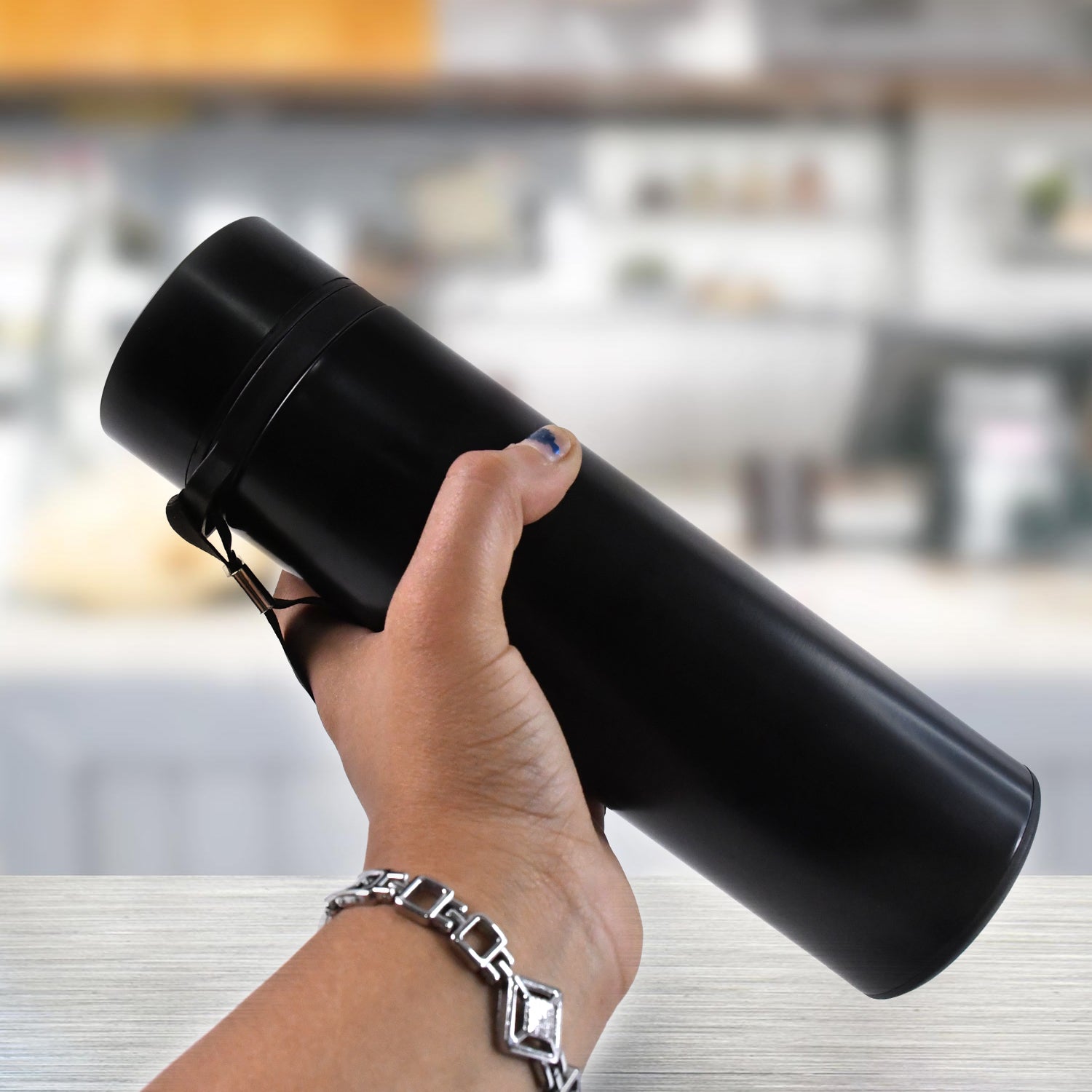 Double Wall Stainless Steel Water Bottle screen smart temperature display (500ml) - Shivani Jaswal Double Wall Stainless Steel Water Bottle screen smart temperature display (500ml)