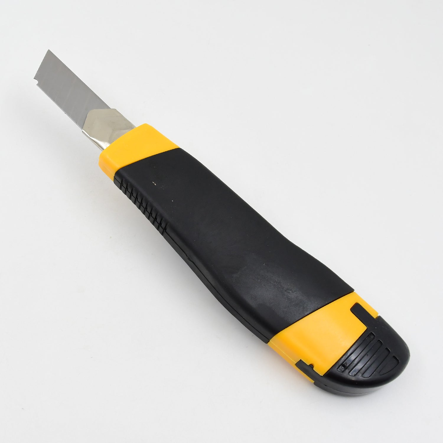 Cutter Knife Set with 4 Replacement Blades (1 Set) - Shivani Jaswal Cutter Knife Set with 4 Replacement Blades (1 Set)