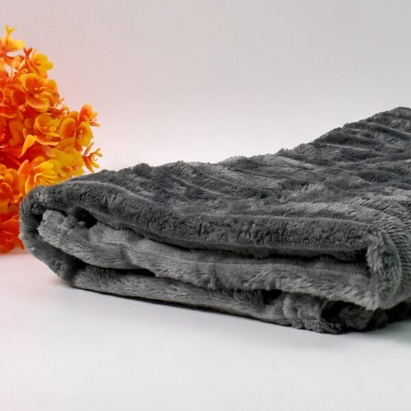 Pet Soft Cat Dog Blanket / Towel (110Ã—70 Cm / 1 Pc / Mix Color & Design)