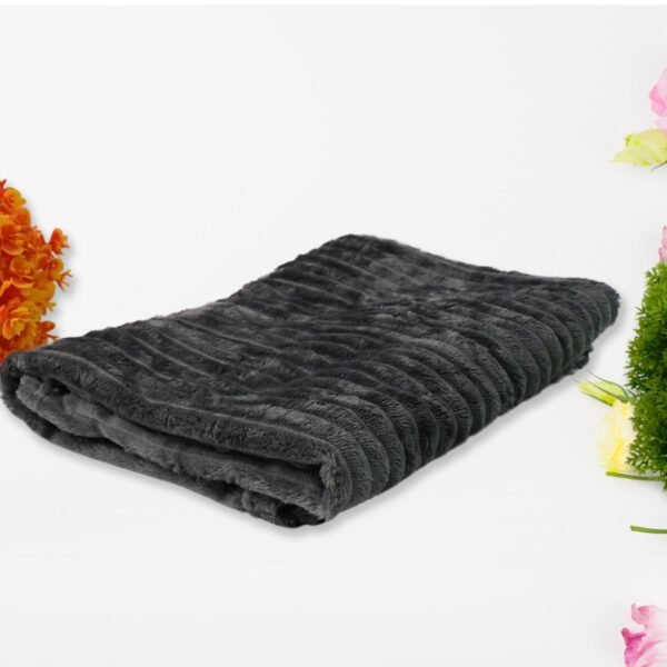 Pet Soft Cat Dog Blanket / Towel (110Ã—70 Cm / 1 Pc / Mix Color & Design)