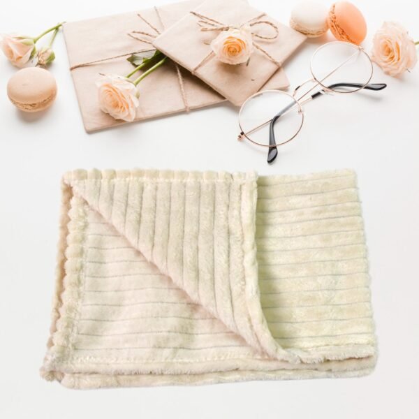 Pet Soft Cat Dog Blanket / Towel Soft Warm Sleep Mat (70Ã—50 Cm / 1 Pc / Mix Color & Design)