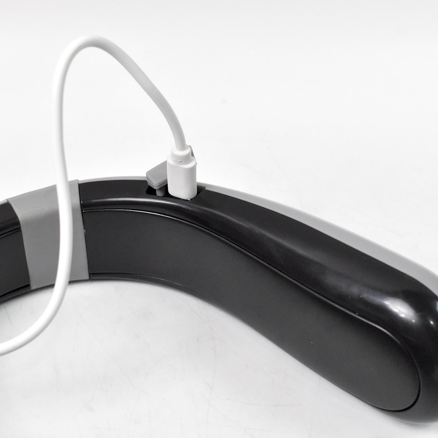 USB Type C Rechargeable - Wearable Neck Heater (1 Pc) - Shivani Jaswal USB Type C Rechargeable - Wearable Neck Heater (1 Pc)