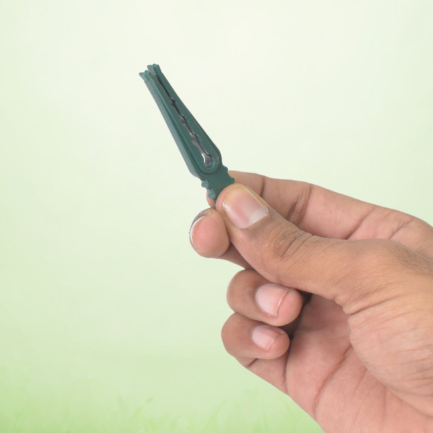 36Pcs MULTIPURPOSE PLASTIC CLOTH HANGING PEGS / CLIPS - 36 PCS - Shivani Jaswal 36Pcs MULTIPURPOSE PLASTIC CLOTH HANGING PEGS / CLIPS - 36 PCS