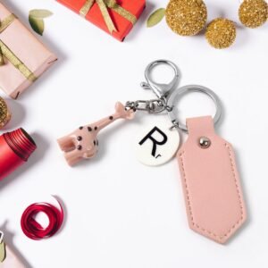 Charming Giraffe Keychain â€“ A Touch of Whimsy for Your Everyday Essentials (1 Pc)