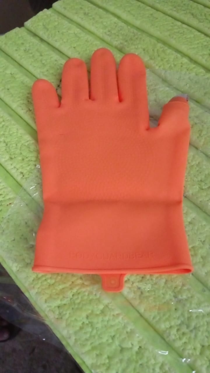 Right-Handed Silicone Thumb Cutter Gloves (1Pc) - Shivani Jaswal Right-Handed Silicone Thumb Cutter Gloves (1Pc)