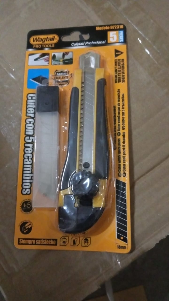 Cutter Knife Set with 4 Replacement Blades (1 Set) - Shivani Jaswal Cutter Knife Set with 4 Replacement Blades (1 Set)