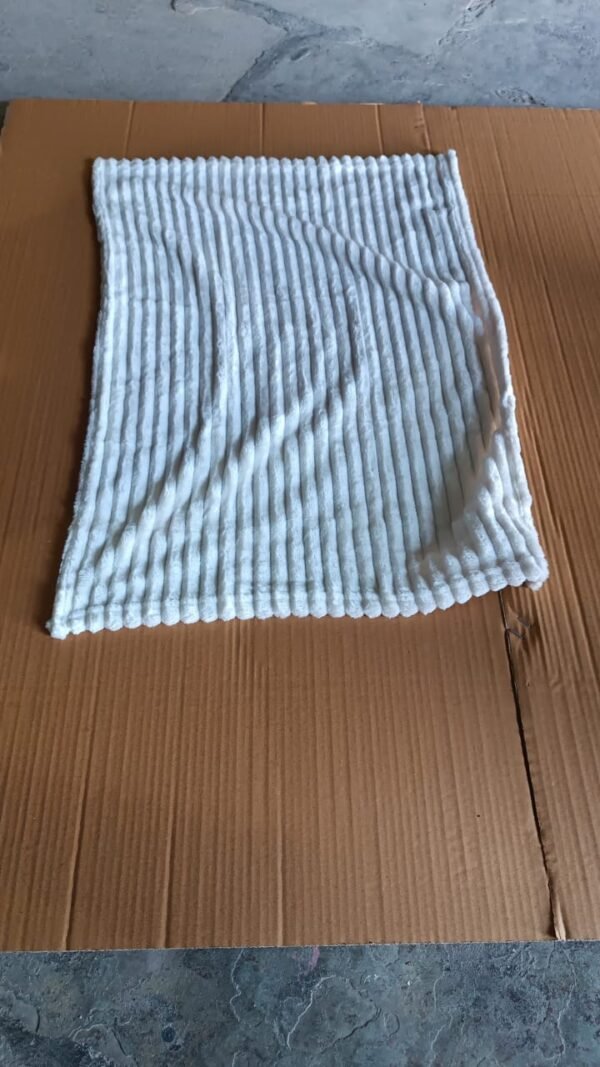Pet Soft Cat Dog Blanket / Towel Soft Warm Sleep Mat (70Ã—50 Cm / 1 Pc / Mix Color & Design)