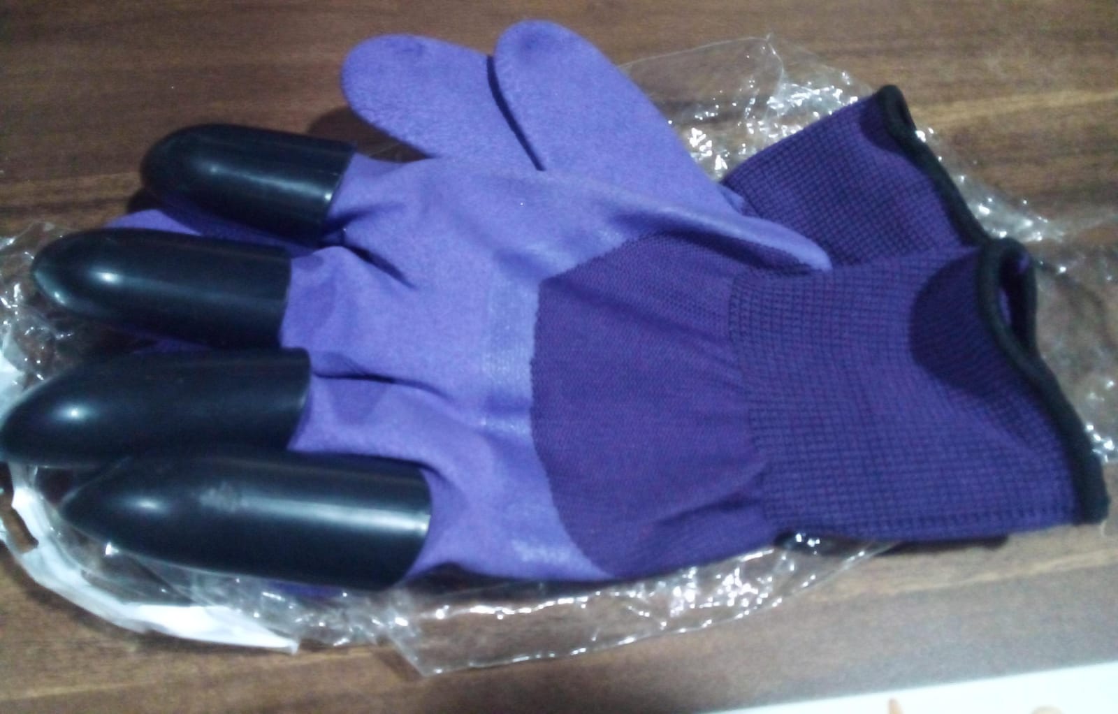 Garden Farming Gloves With Hand Fingertips & Plastic Claws (1 Pair) - Shivani Jaswal Garden Farming Gloves With Hand Fingertips & Plastic Claws (1 Pair)
