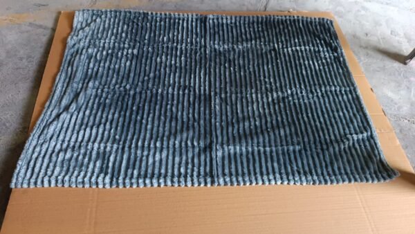 Pet Soft Cat Dog Blanket / Towel (110Ã—70 Cm / 1 Pc / Mix Color & Design)