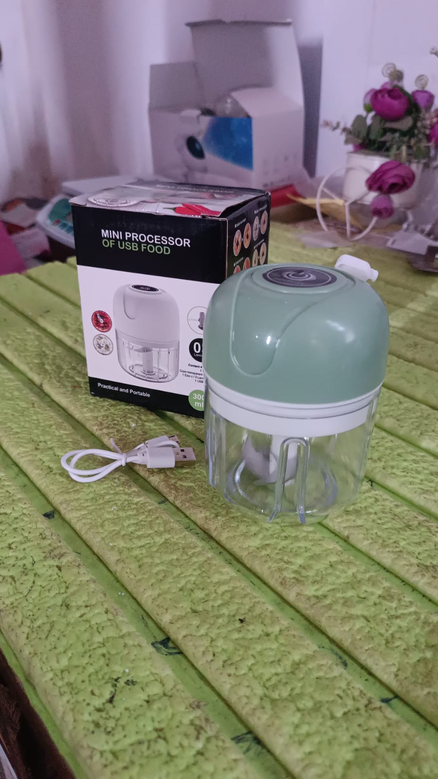 Wireless USB Rechargeable Mini Electric Garlic Machine / Chopper (250Ml) - Shivani Jaswal Wireless USB Rechargeable Mini Electric Garlic Machine / Chopper (250Ml)
