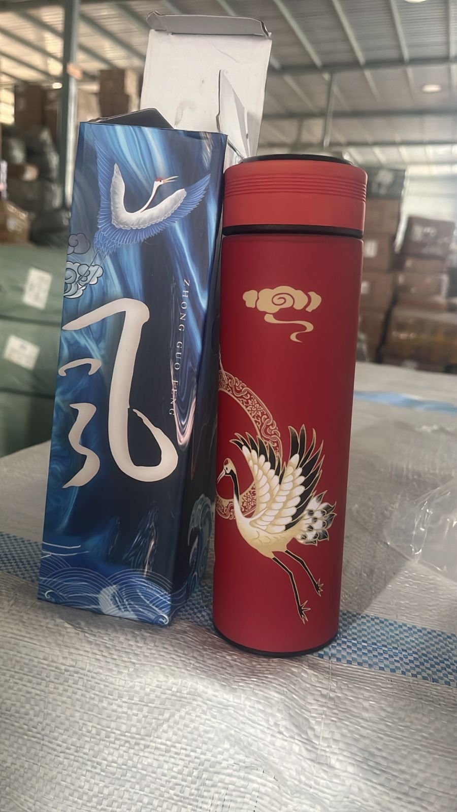 Printed Smart Vacuum Insulated Water Bottle with LED Temperature Display (1 Pc / 500 ML Approx / Multicolor) - Shivani Jaswal Printed Smart Vacuum Insulated Water Bottle with LED Temperature Display (1 Pc / 500 ML Approx / Multicolor)