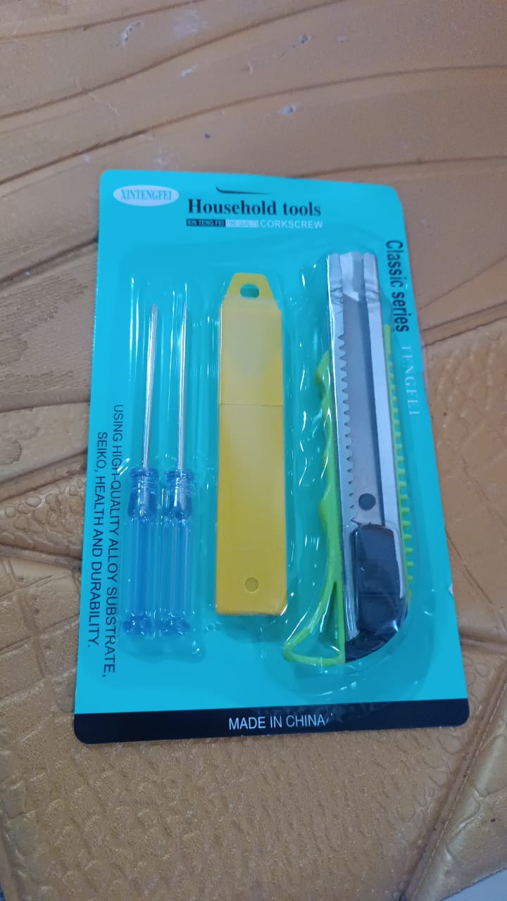 Heavy Duty Working Cutter Knife with replacement blade, 2 Screwdriver Hand Tool (4 Pc Set) - Shivani Jaswal Heavy Duty Working Cutter Knife with replacement blade, 2 Screwdriver Hand Tool (4 Pc Set)