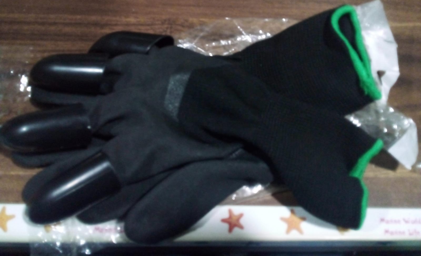 Garden Farming Gloves With Hand Fingertips & Plastic Claws (1 Pair) - Shivani Jaswal Garden Farming Gloves With Hand Fingertips & Plastic Claws (1 Pair)