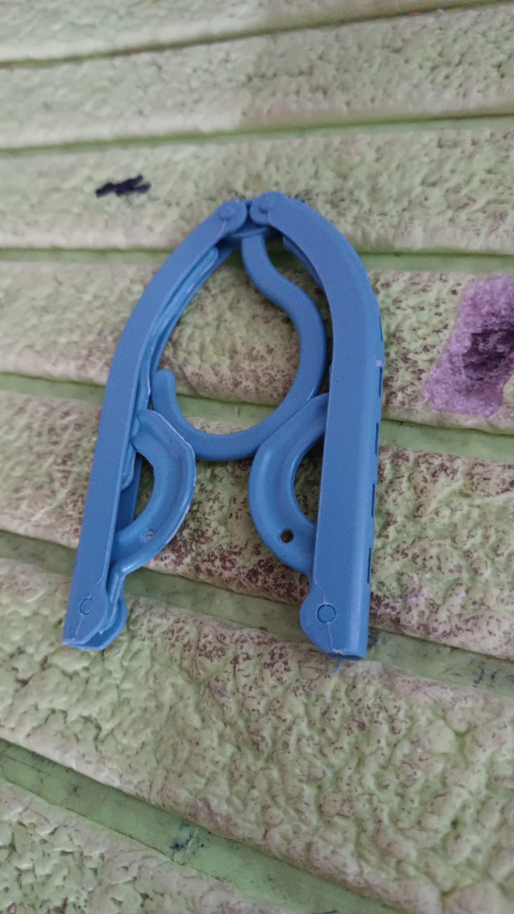 Travel Hangers, Portable Folding Clothes Hangers (1 Pc / Big) - Shivani Jaswal Travel Hangers, Portable Folding Clothes Hangers (1 Pc / Big)