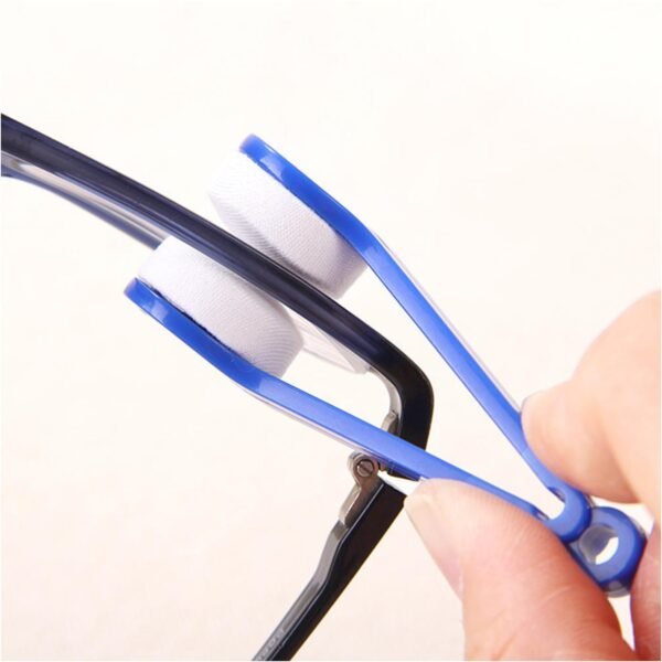 5 Pc Goggle Cleaner With Box used for cleaning glasses and goggles and can be used in all kinds of places like household and official.