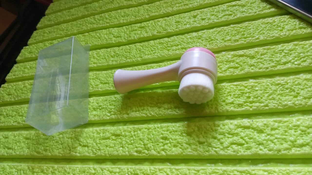 2 in 1 Facial Brush Cleansing | Manual Face Scrubber | Silicone Double-Sided Face Wash Brush for Sensitive, Delicate, Dry Skin (1 Pc) - Shivani Jaswal 2 in 1 Facial Brush Cleansing | Manual Face Scrubber | Silicone Double-Sided Face Wash Brush for Sensitive, Delicate, Dry Skin (1 Pc)