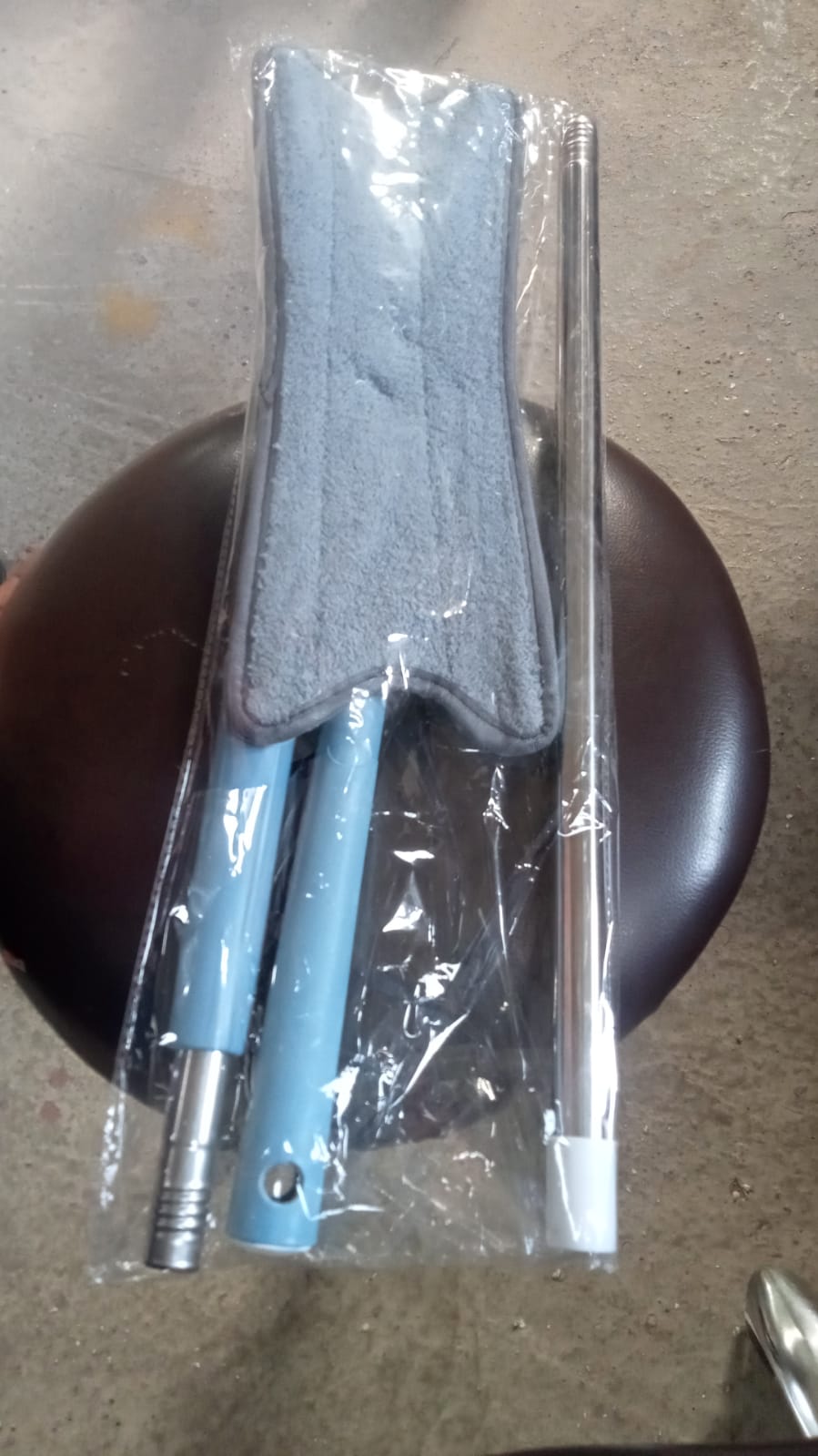 Adjustable 360° Flat Hand Mop: Floors, Walls, Ceilings (Easy Squeeze) - Shivani Jaswal Adjustable 360° Flat Hand Mop: Floors, Walls, Ceilings (Easy Squeeze)