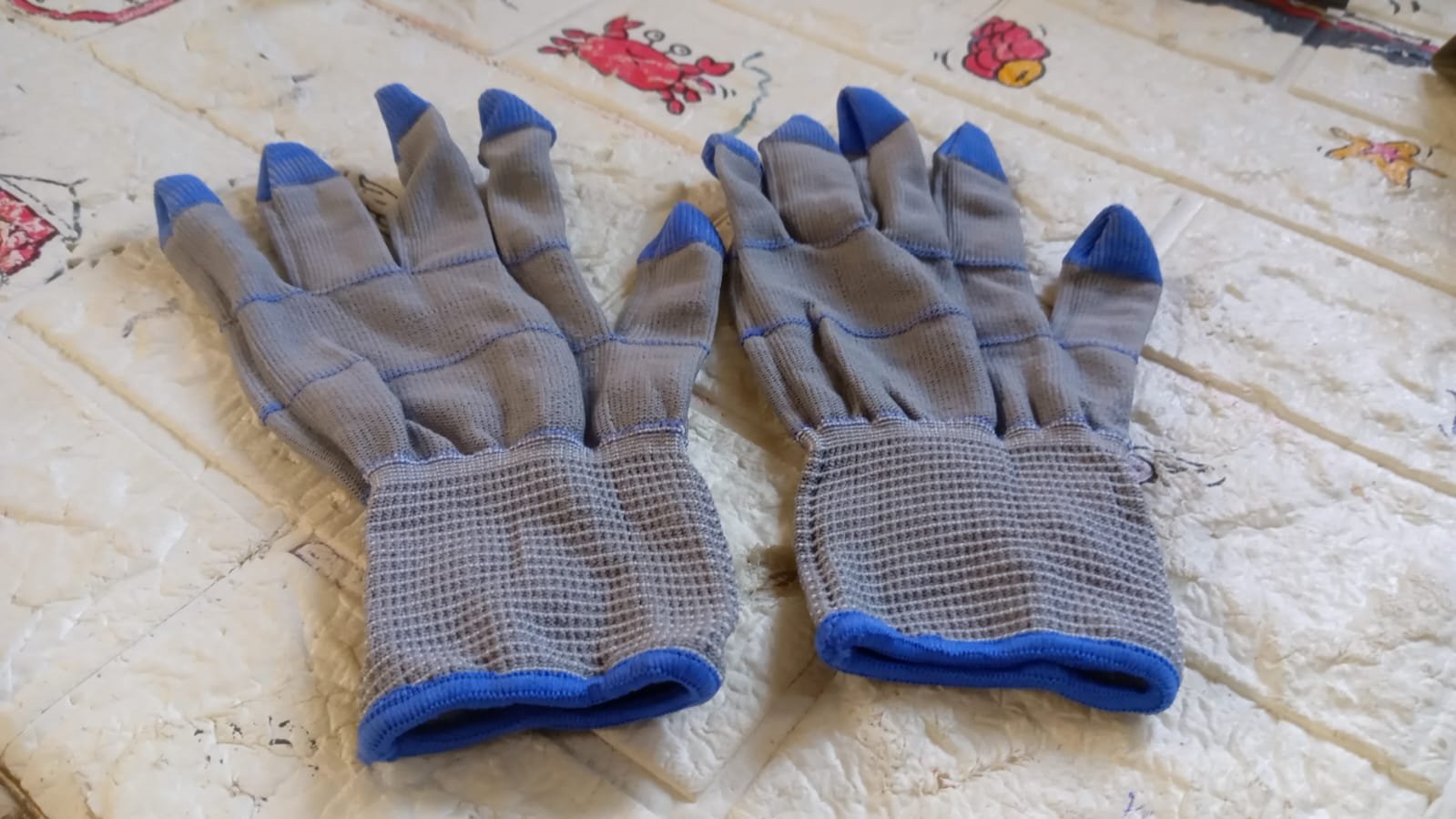 Small 1 Pair Cut Resistant Gloves Anti Cut Gloves Heat Resistant, Nylon Gloves, Kint Safety Work Gloves High Performance Protection. - Shivani Jaswal Small 1 Pair Cut Resistant Gloves Anti Cut Gloves Heat Resistant, Nylon Gloves, Kint Safety Work Gloves High Performance Protection.