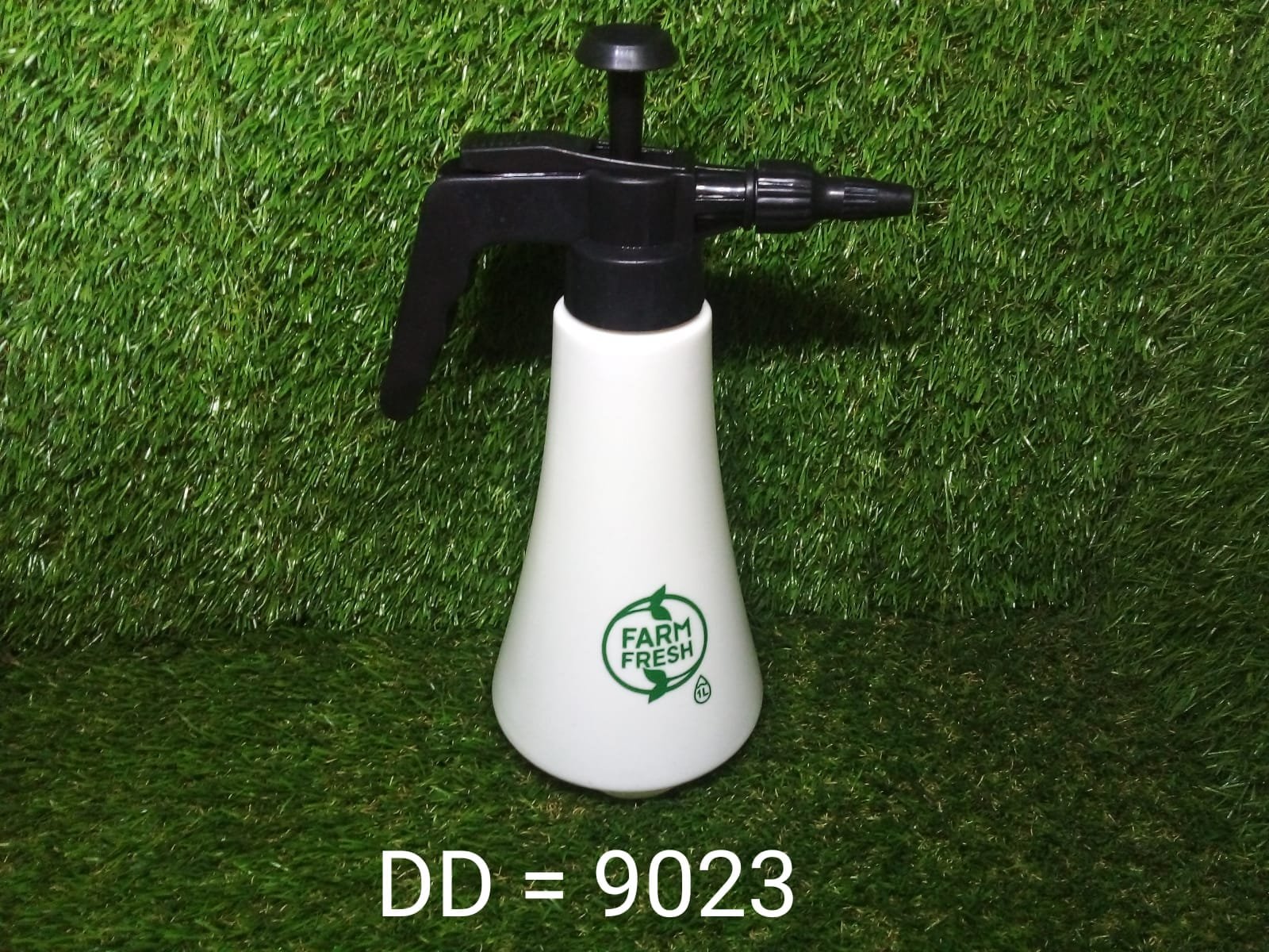 1 litre Garden Sprayer used in all kinds of garden and park for sprinkling and showering purposes. - Shivani Jaswal 1 litre Garden Sprayer used in all kinds of garden and park for sprinkling and showering purposes.